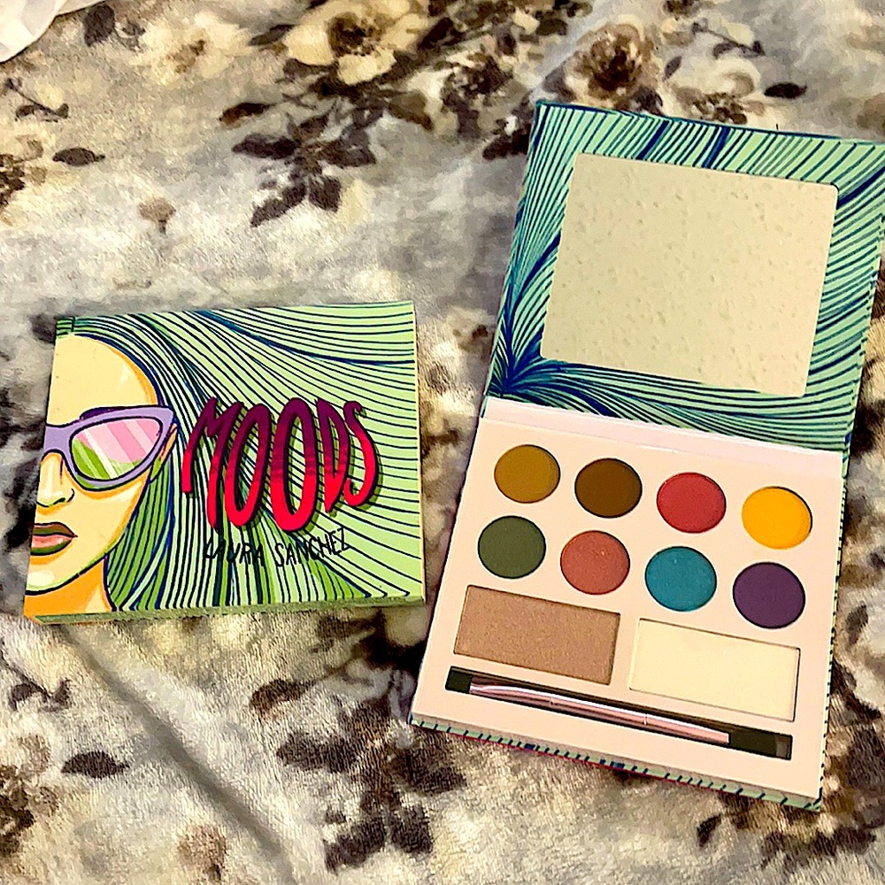 Moods by Laura Sanchez eyeshadow collection